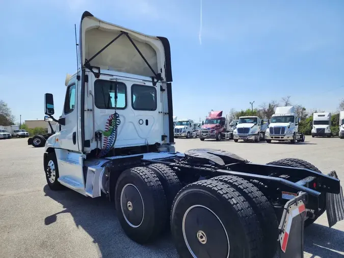 2018 FREIGHTLINER/MERCEDES CASCADIA 125