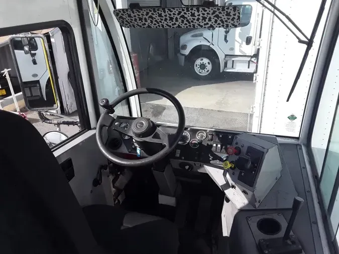 2019 AUTOCAR YARD TRACTOR