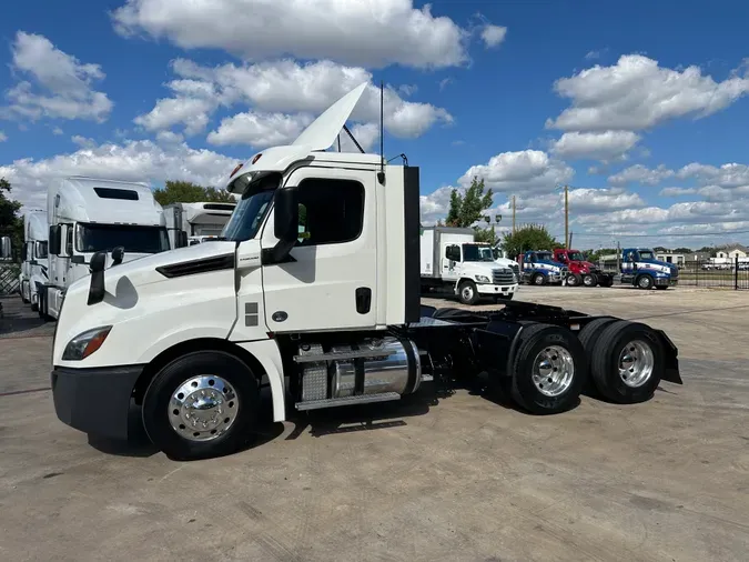 2018 FREIGHTLINER CASCADIA 126