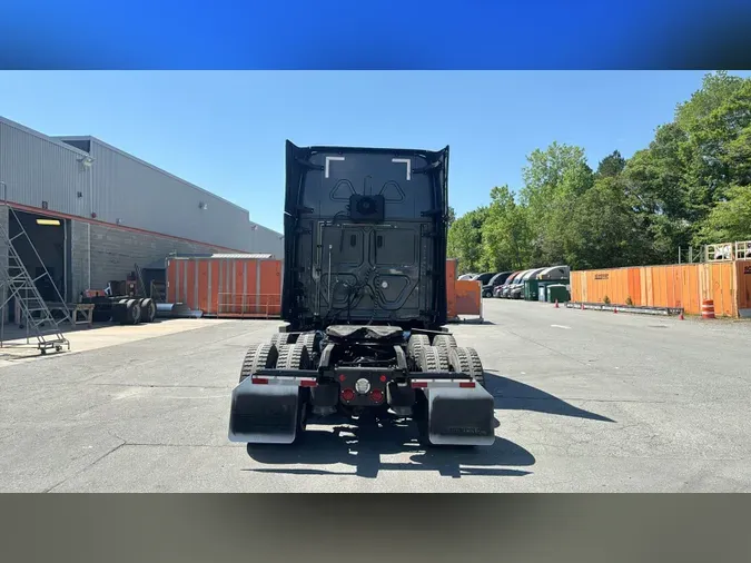 2021 Freightliner Cascadia 126