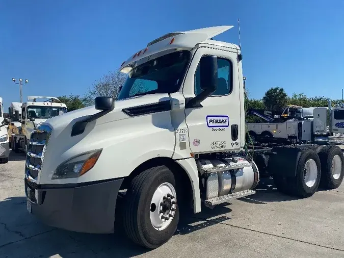 2018 Freightliner T12664ST