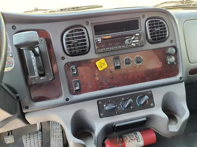 2018 FREIGHTLINER M2 106