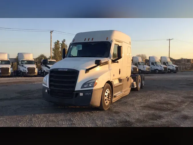 2022 Freightliner Cascadia 126
