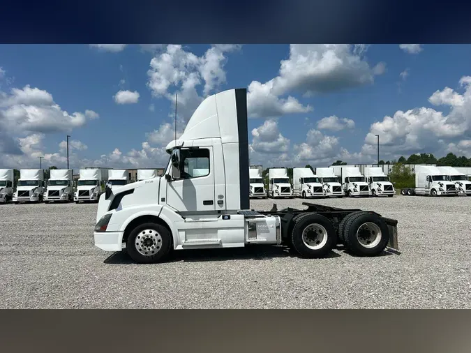 2017 Volvo VNL300