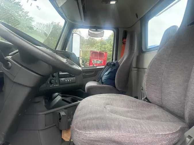 2019 VOLVO VNL