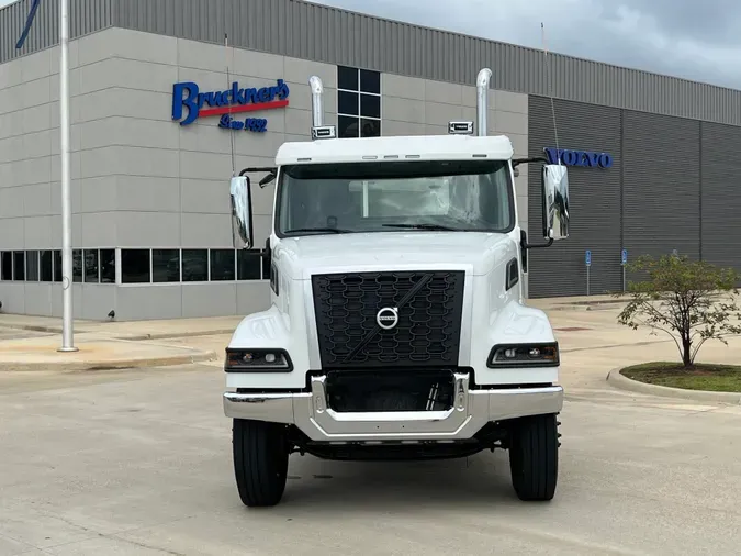 2025 VOLVO VHD64FT300