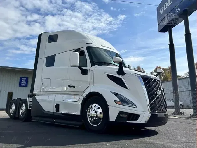 2025 VOLVO VNL64T860