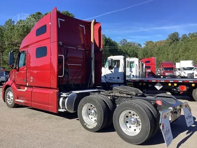 2022 VOLVO VNL64T760