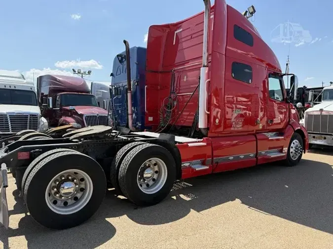 2019 VOLVO VNL64T760