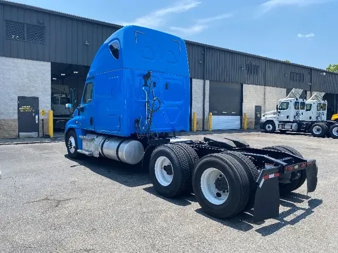 2020 Freightliner X12564ST