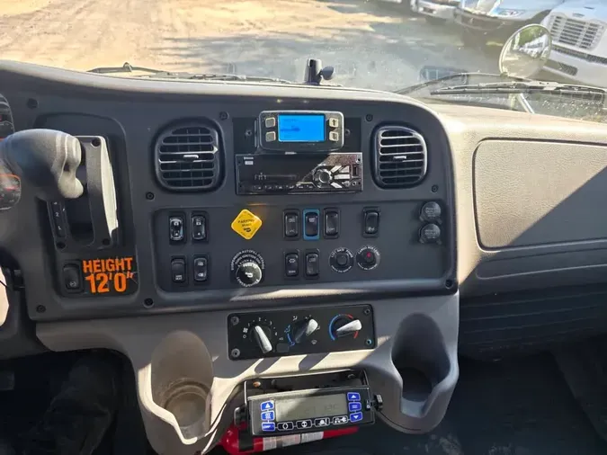 2019 FREIGHTLINER/MERCEDES M2 106