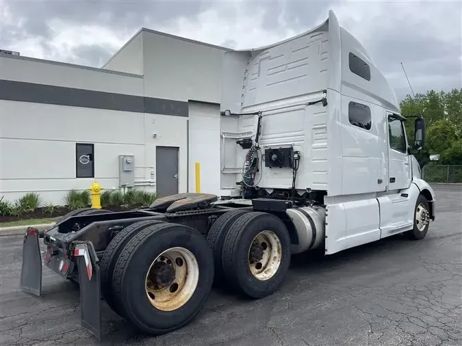 2020 VOLVO VNL760