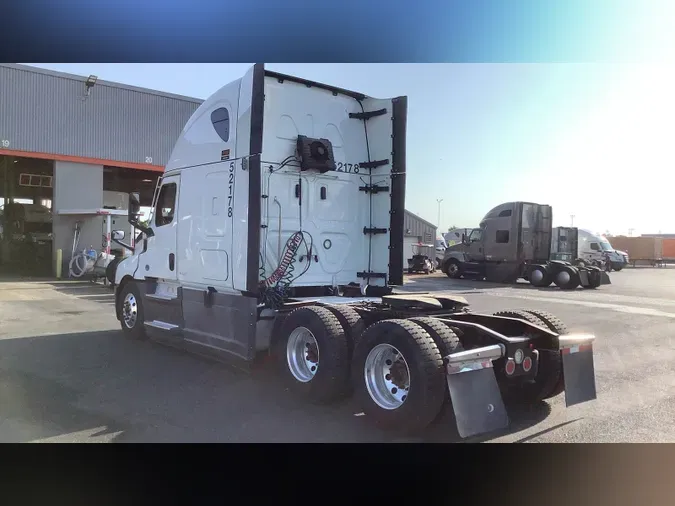 2022 Freightliner Cascadia 126