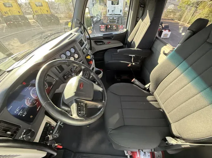 2023 Peterbilt 579