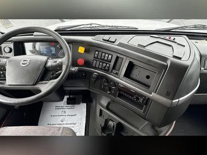 2019 VOLVO VNL760
