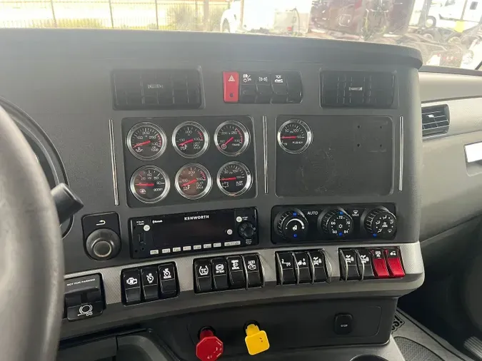 2021 Kenworth T880