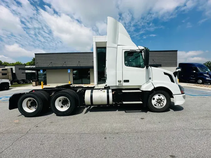2018 Volvo VNL64T300