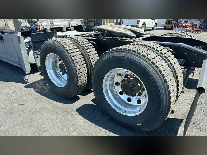 2022 Freightliner Cascadia 126