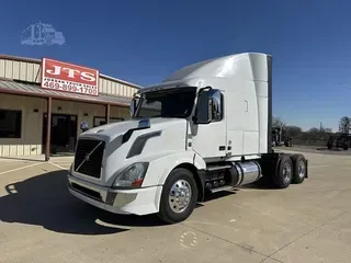 2017 VOLVO VNL64T630