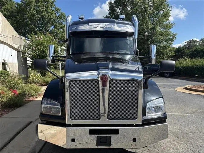 2022 KENWORTH T880