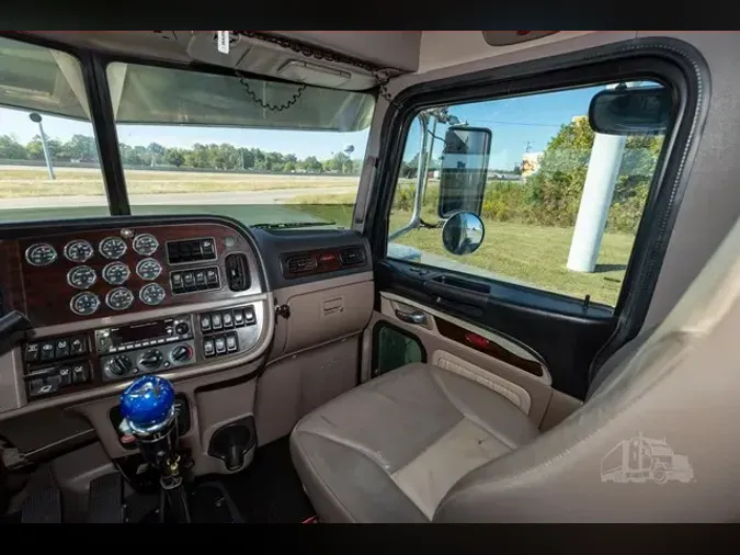 2022 PETERBILT 389