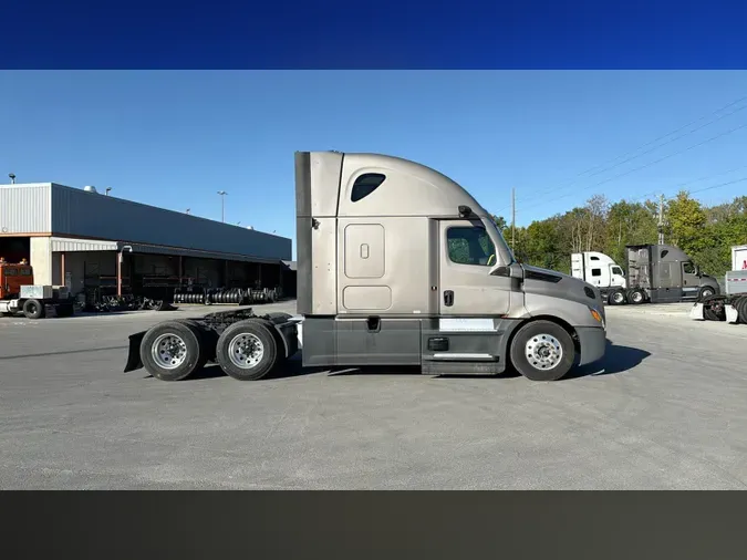 2025 Freightliner Cascadia 126792f252c84d9313db43cab61ba20fe31