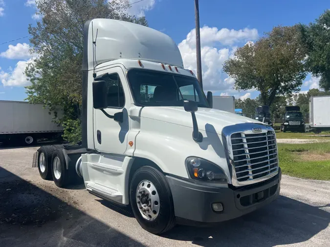 2018 FREIGHTLINER/MERCEDES CASCADIA 125