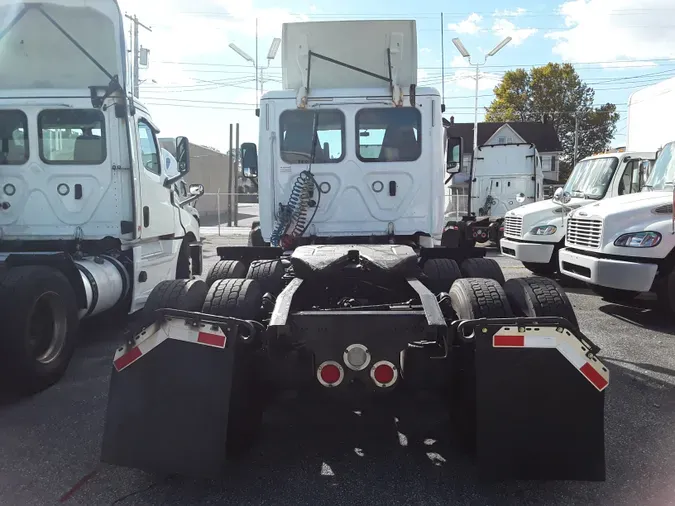 2018 FREIGHTLINER/MERCEDES CASCADIA 125