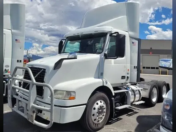 2016 Volvo VNM64T