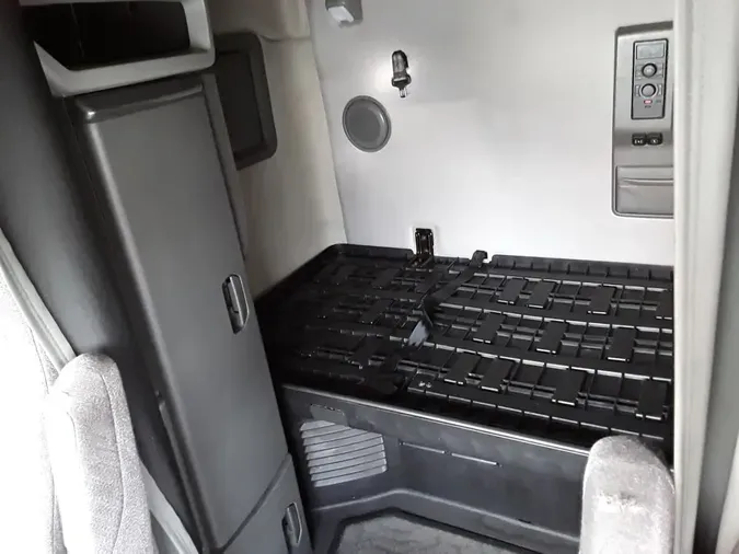 2019 VOLVO VNL64T-760