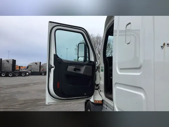 2021 Freightliner Cascadia 126