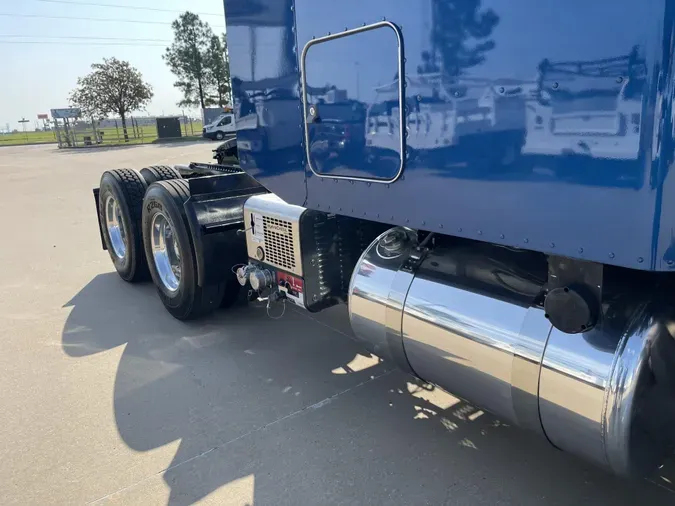 2023 Peterbilt 389