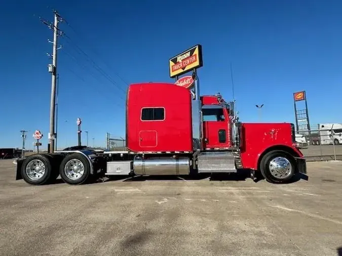 2023 Peterbilt 389