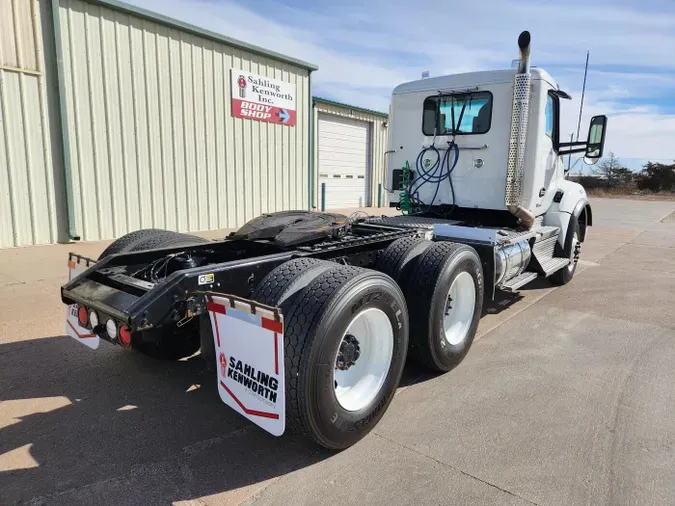 2023 Kenworth T880