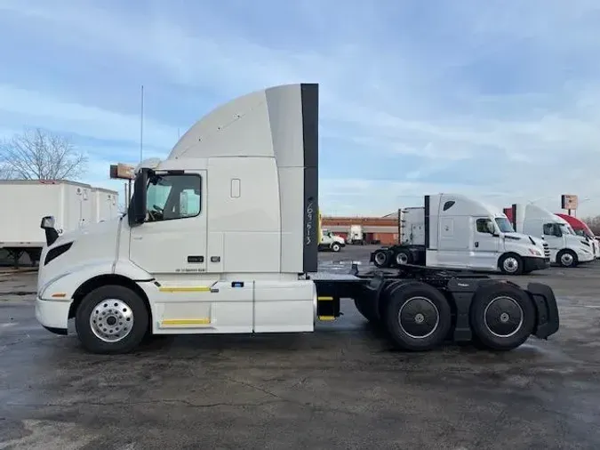 2023 Volvo VNR64T400