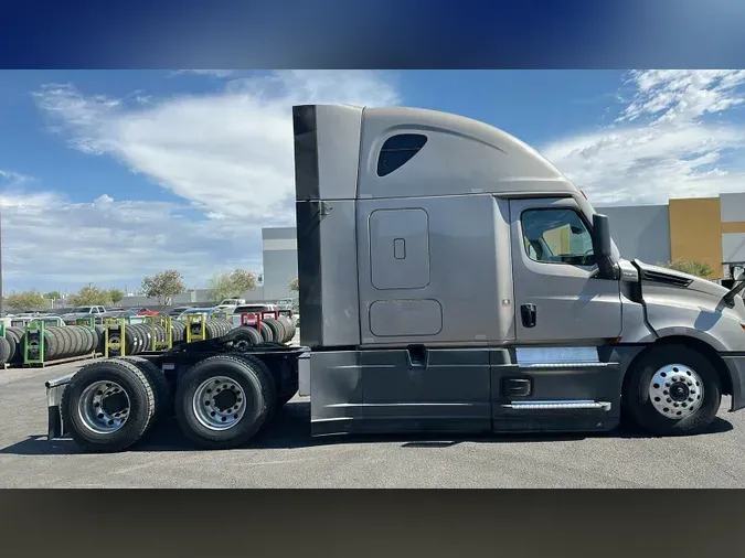 2023 Freightliner Cascadia 126794c735031d0ad74359c0f562ff73592