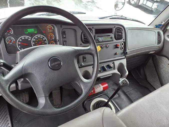 2017 FREIGHTLINER/MERCEDES M2 106