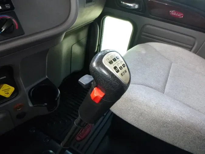 2023 Peterbilt 389