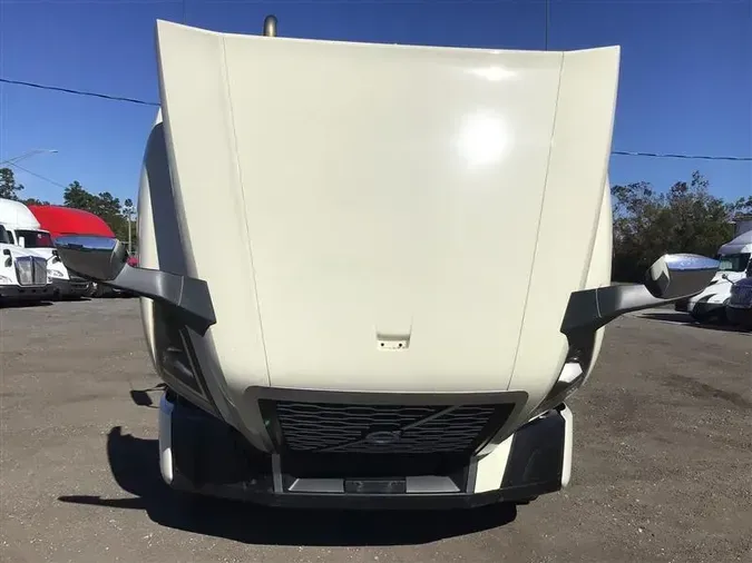 2019 VOLVO VNL300