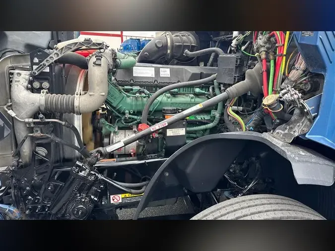 2020 VOLVO VNL760