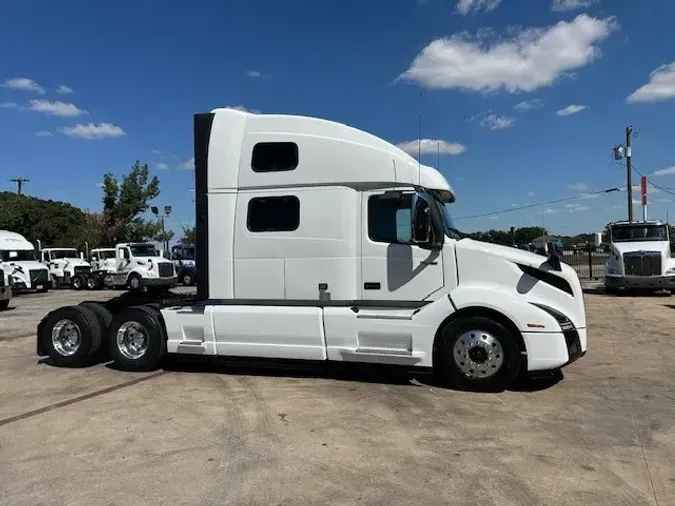 2023 VOLVO VNL64T860