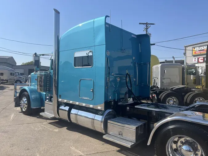 2023 Peterbilt 389