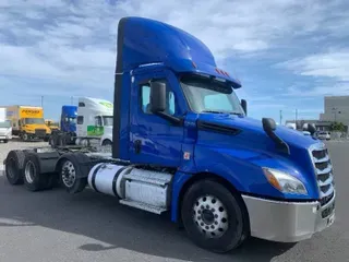 2020 Freightliner T12684ST