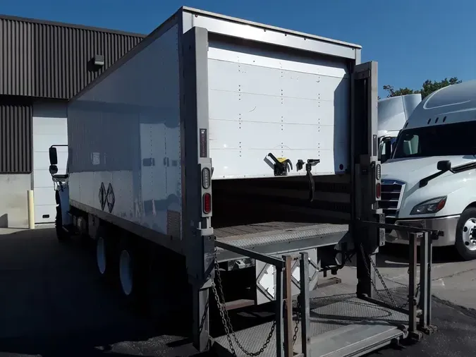 2018 FREIGHTLINER M2 106