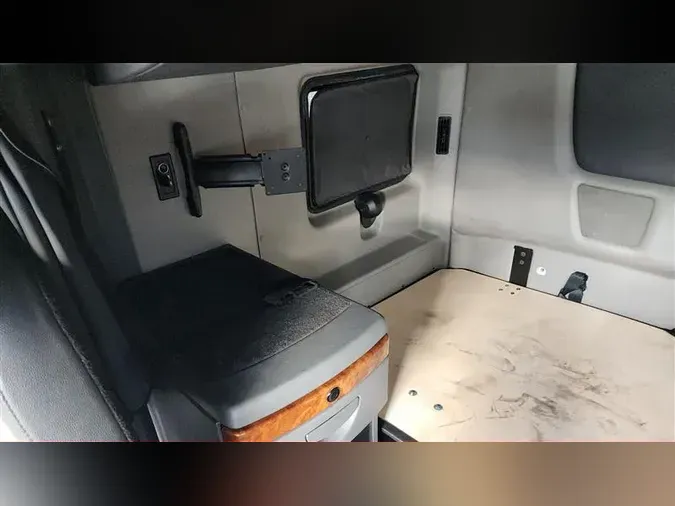 2022 INTERNATIONAL LT