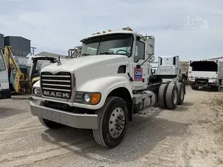 2005 MACK GRANITE CV713