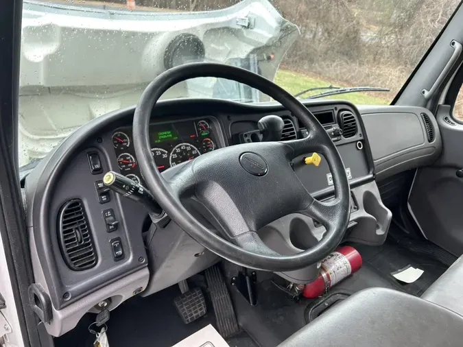 2022 Freightliner Business Class M2 106