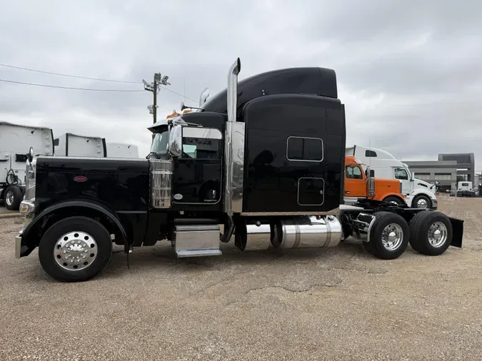 2022 Peterbilt 389