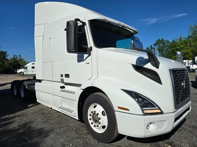 2019 VOLVO VNR64T-640