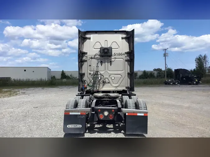 2021 Freightliner Cascadia 126